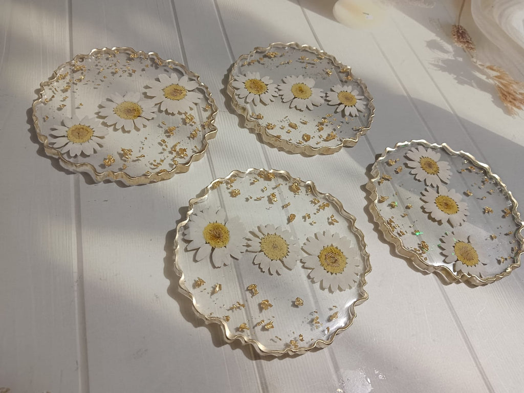 Daisy Bloom Resin coaster set | Handmade | Nature inspired collection | Crystal clear Resin coasters - The Artssy Potion
