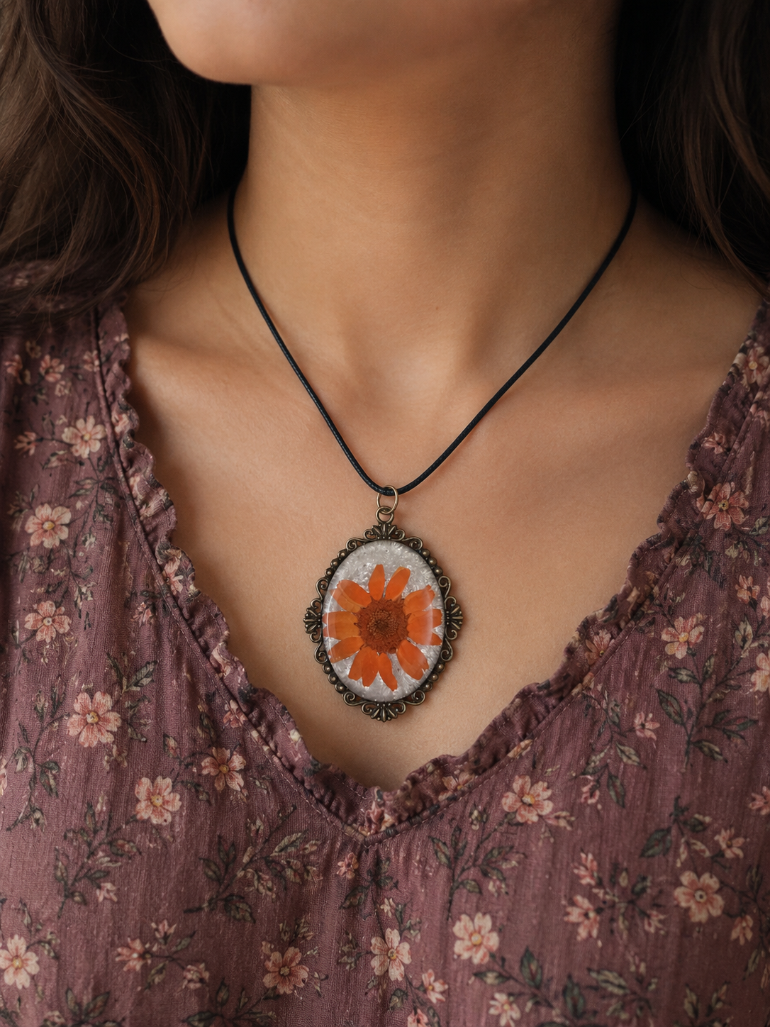 Amber Daisy Vintage Pendant Necklace